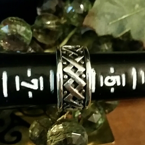 NWOT Solid 925 Sterling Silver Celtic Band Size 6 - Picture 4 of 5